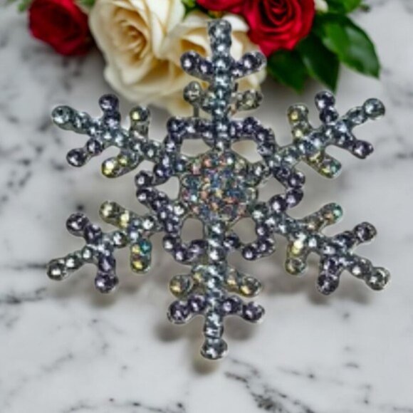 Retired KIRKS FOLLY Snowflake Brooch – A Sparkling Winter Wonderland! - Picture 5 of 7